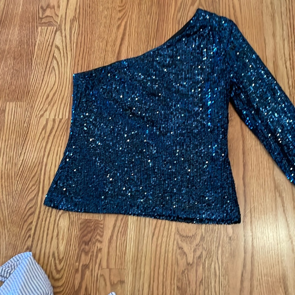 NWT WHBM one sleeve sequin shirt.  Navy